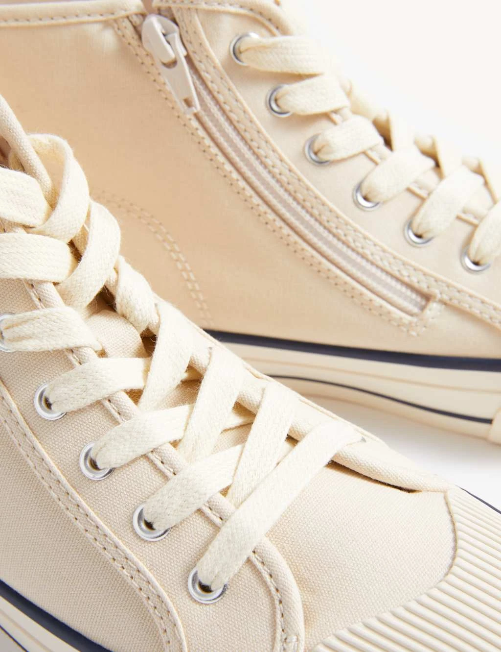 Kids' Canvas Freshfeet™ High Tops (13 Small - 7 Large) 5 Kids' Canvas Freshfeet™ High Tops (13 Small - 7 Large) - Image 3