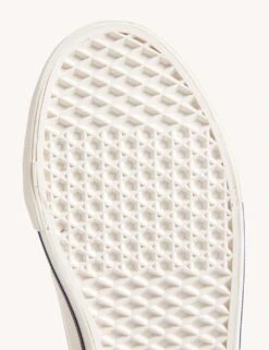 Kids' Canvas Freshfeet™ High Tops (13 Small - 7 Large) 9 Kids' Canvas Freshfeet™ High Tops (13 Small - 7 Large) -School Uniform Store SD 04 T72 2780L K0 X EC 3