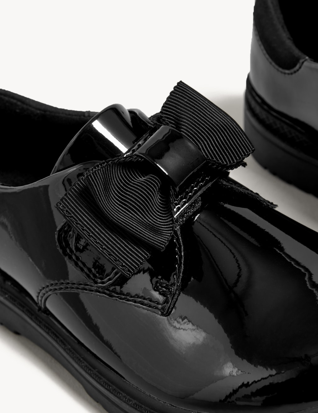 Kids' Leather Freshfeet™ Bow School Shoes (8 Small - 1 Large) 5 Kids' Leather Freshfeet™ Bow School Shoes (8 Small - 1 Large) - Image 3