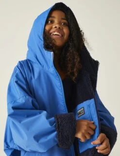 Regatta Waterproof Fleece Lined Changing Robe (5-13 Yrs) 23 Regatta Waterproof Fleece Lined Changing Robe (5-13 Yrs) -School Uniform Store Waterproof Fleece Lined Changing Robe 5 13 Yrs 1 5