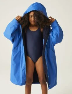 Regatta Waterproof Fleece Lined Changing Robe (5-13 Yrs) 24 Regatta Waterproof Fleece Lined Changing Robe (5-13 Yrs) -School Uniform Store Waterproof Fleece Lined Changing Robe 5 13 Yrs 1 6