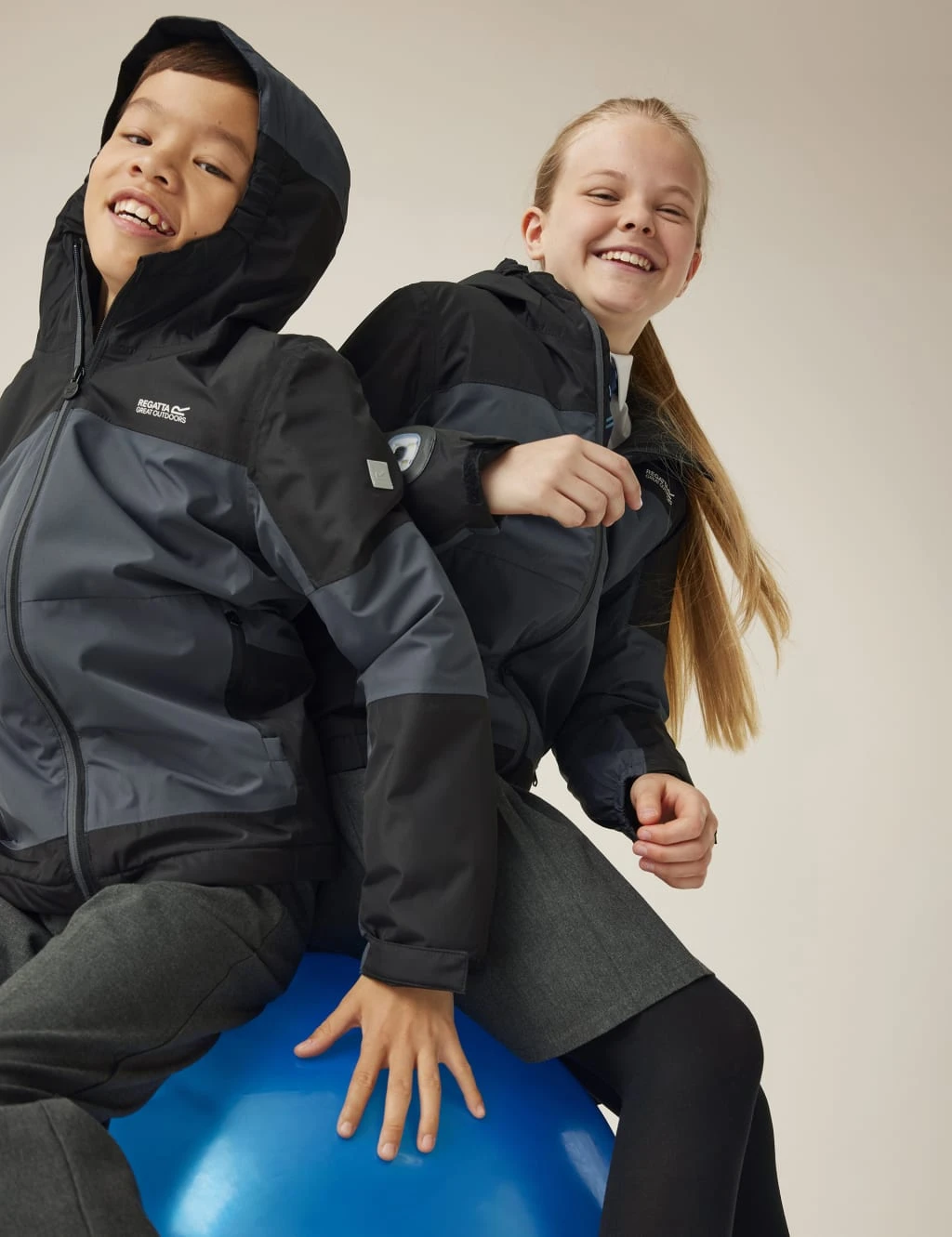 Regatta Beamz IV Hooded Raincoat (3-14 Yrs) 13 Regatta Beamz IV Hooded Raincoat (3-14 Yrs) - Image 11