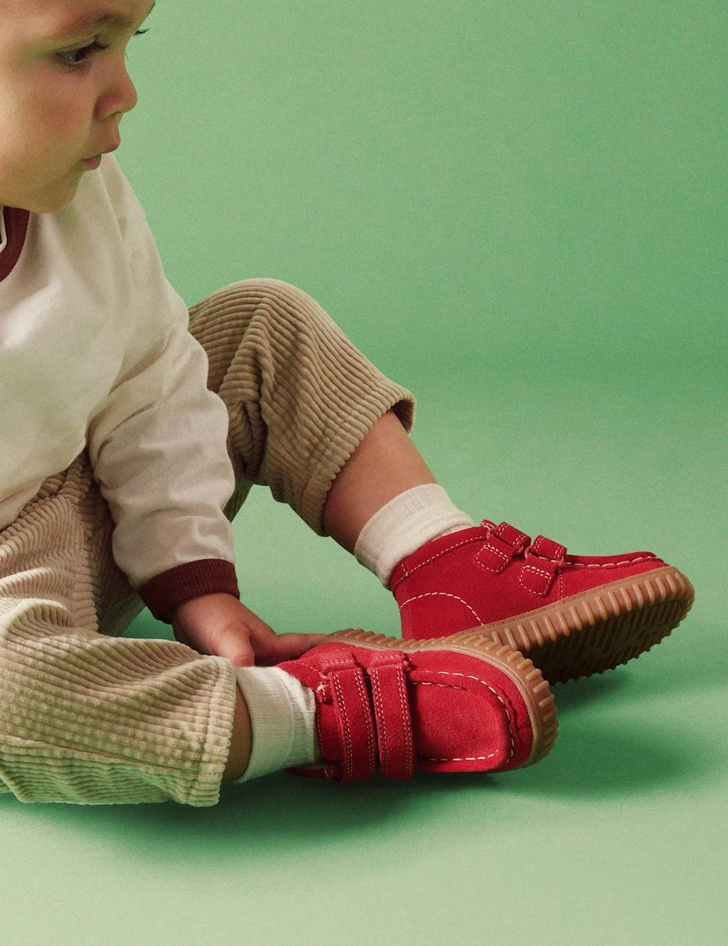 Clarks Kids' Suede Apple Ankle Boots (4 Small - 6.5 Small) 17 Clarks Kids' Suede Apple Ankle Boots (4 Small - 6.5 Small) - Image 15